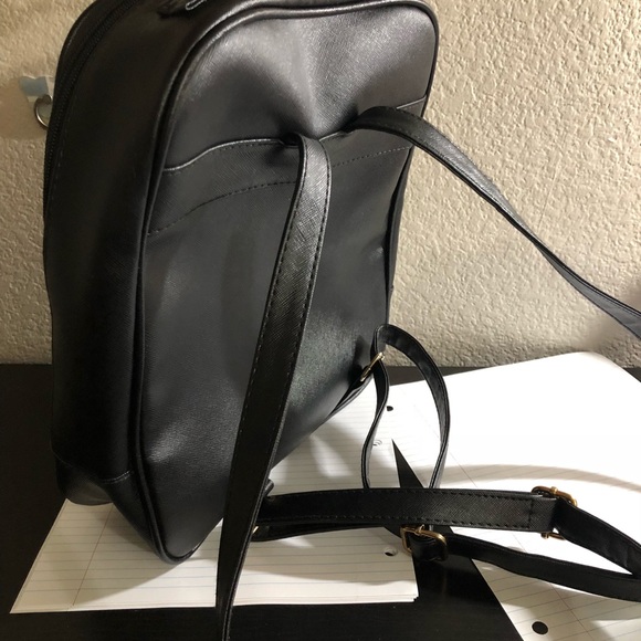 Backpack - Picture 2 of 4